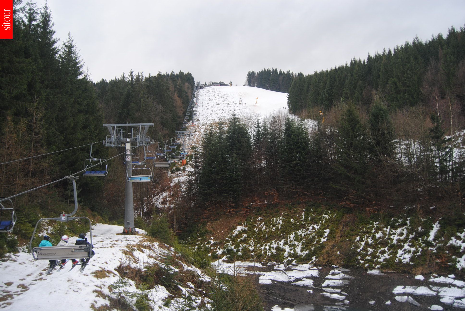 Velkou sjezdovku z dolní stanice